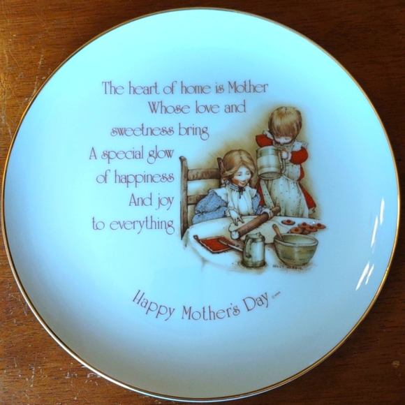 Holly Hobbie Mother's Day Plate - Picture 1 of 5
